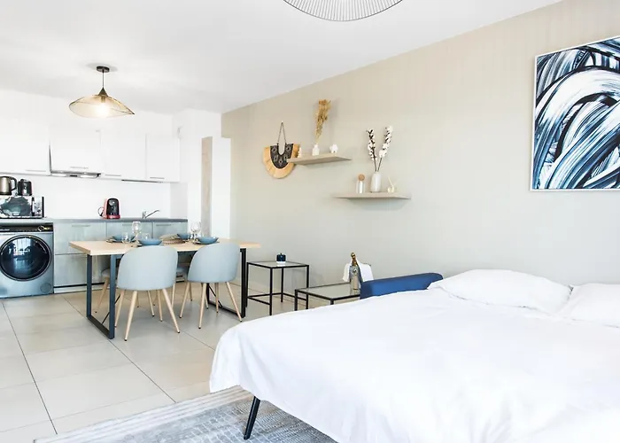 Luxury Apartment - Sea View - Private Parking - Bp