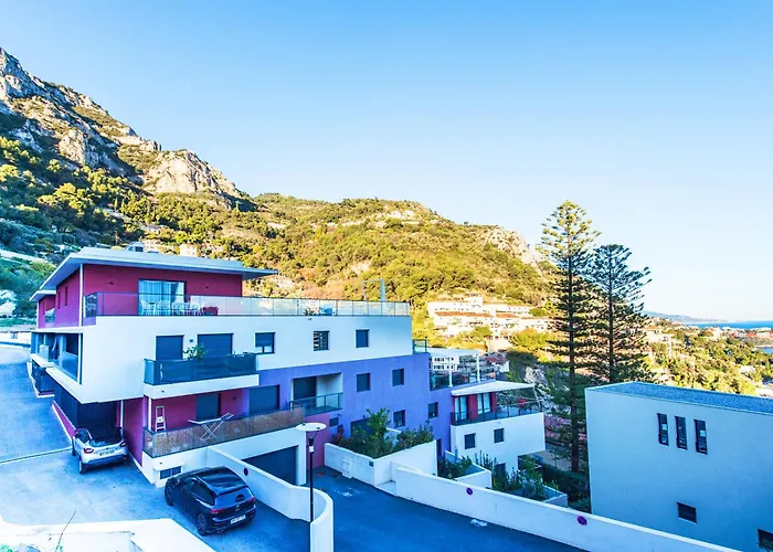 Luxury Apartment - Sea View - Private Parking - Bp